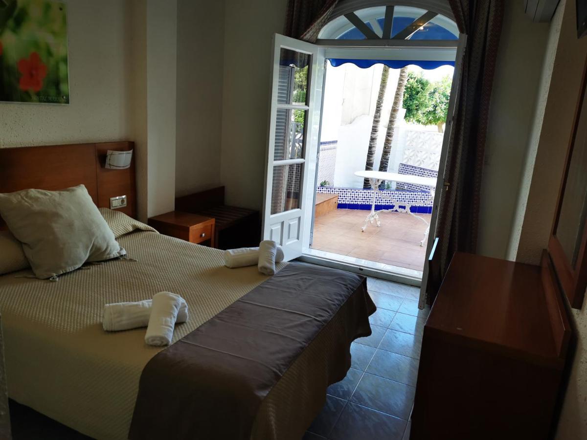 Hostal Marazul Nerja Kültér fotó
